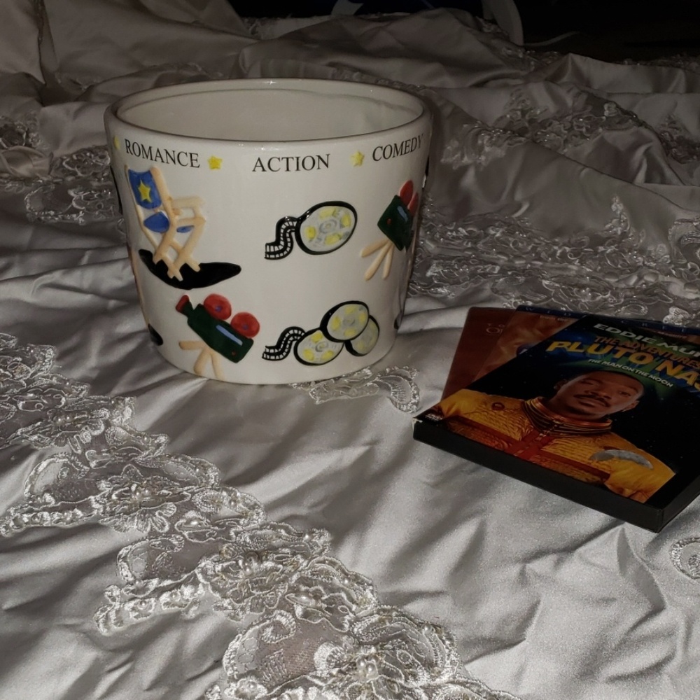 Ceramic popcorn bowl for family movie night!